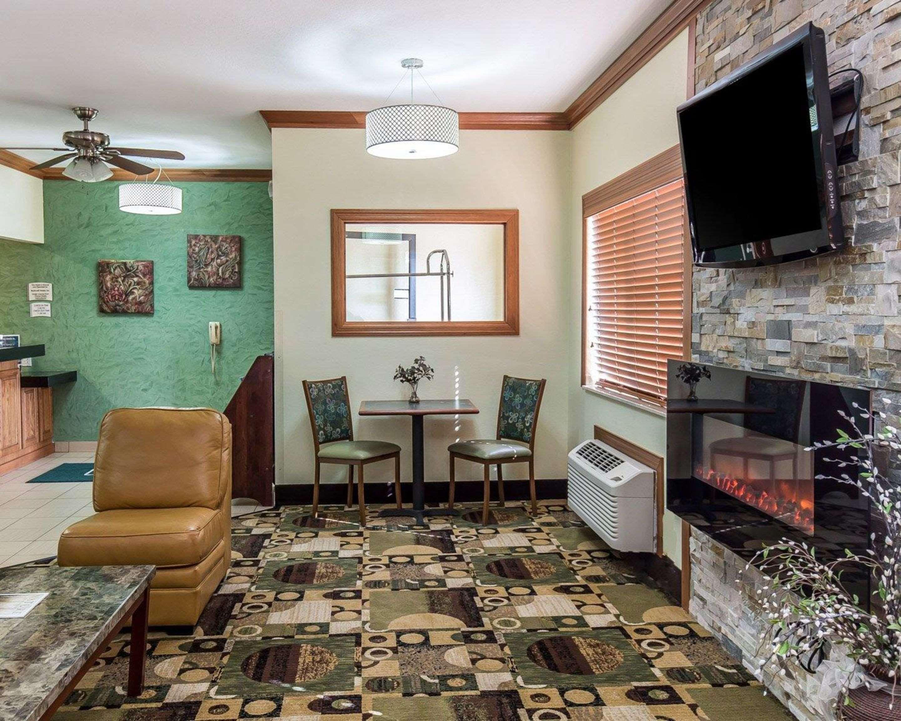 Quality Inn At Collins Road - سيدار رابيدز المظهر الخارجي الصورة