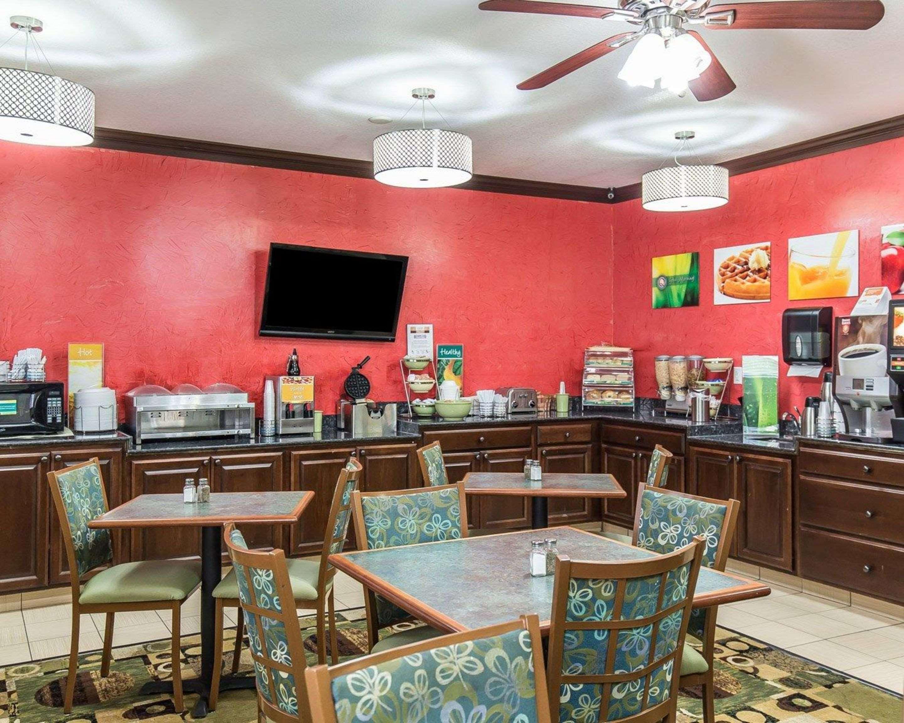 Quality Inn At Collins Road - سيدار رابيدز المظهر الخارجي الصورة