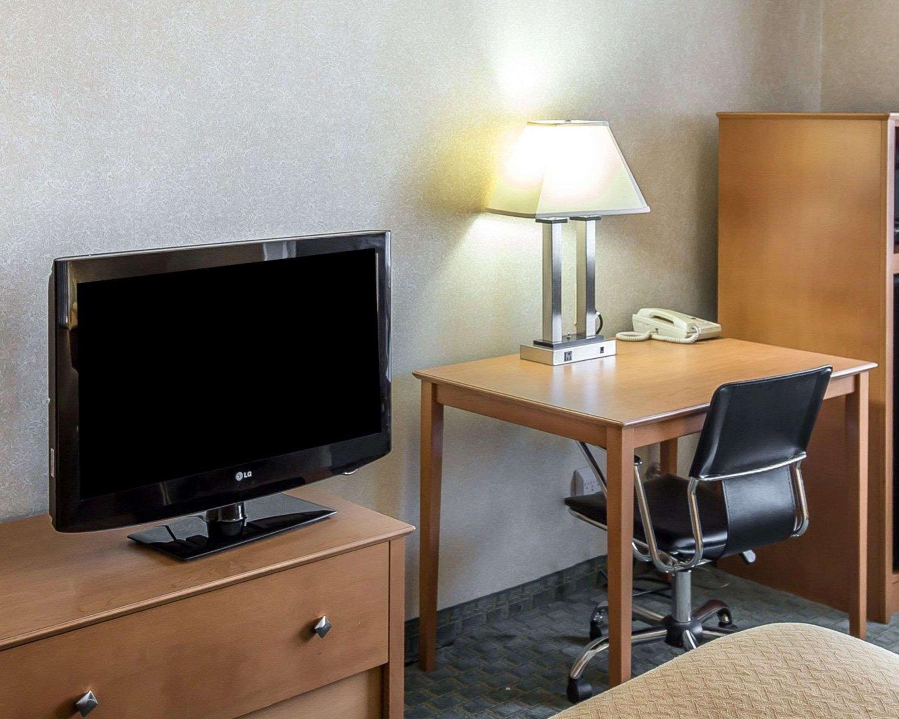Quality Inn At Collins Road - سيدار رابيدز المظهر الخارجي الصورة