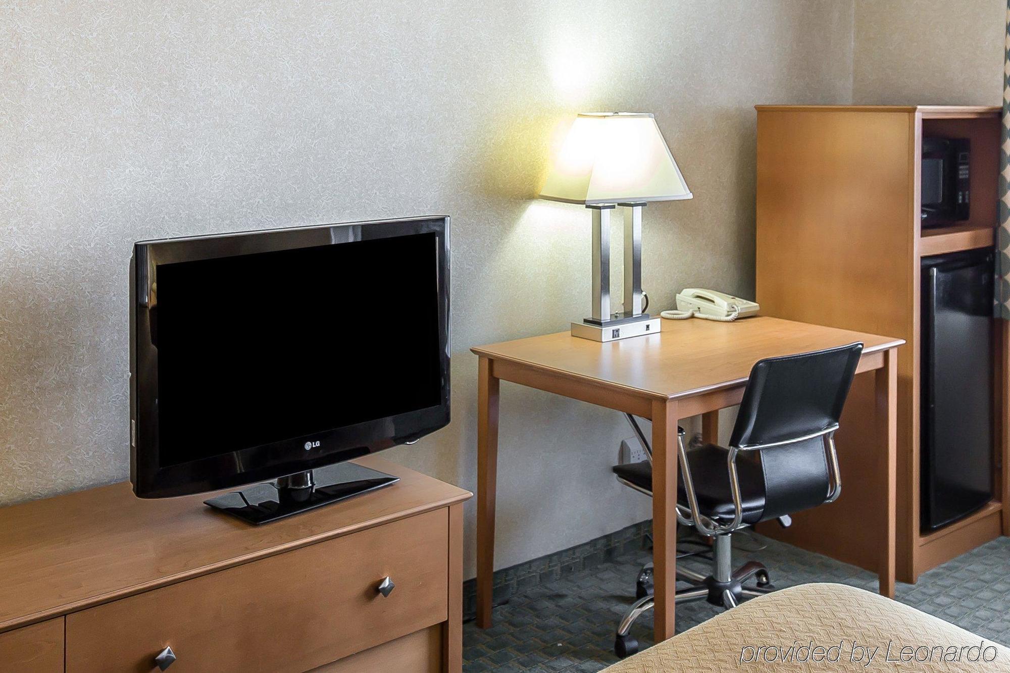 Quality Inn At Collins Road - سيدار رابيدز المظهر الخارجي الصورة