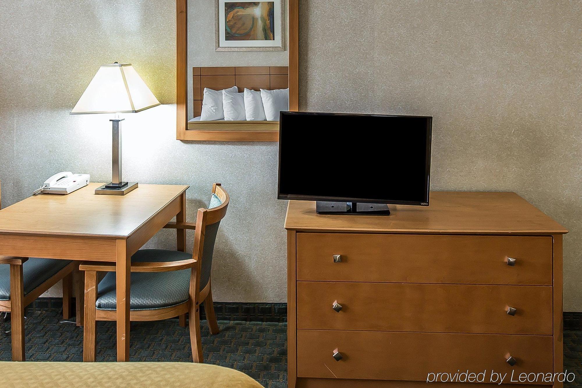 Quality Inn At Collins Road - سيدار رابيدز المظهر الخارجي الصورة