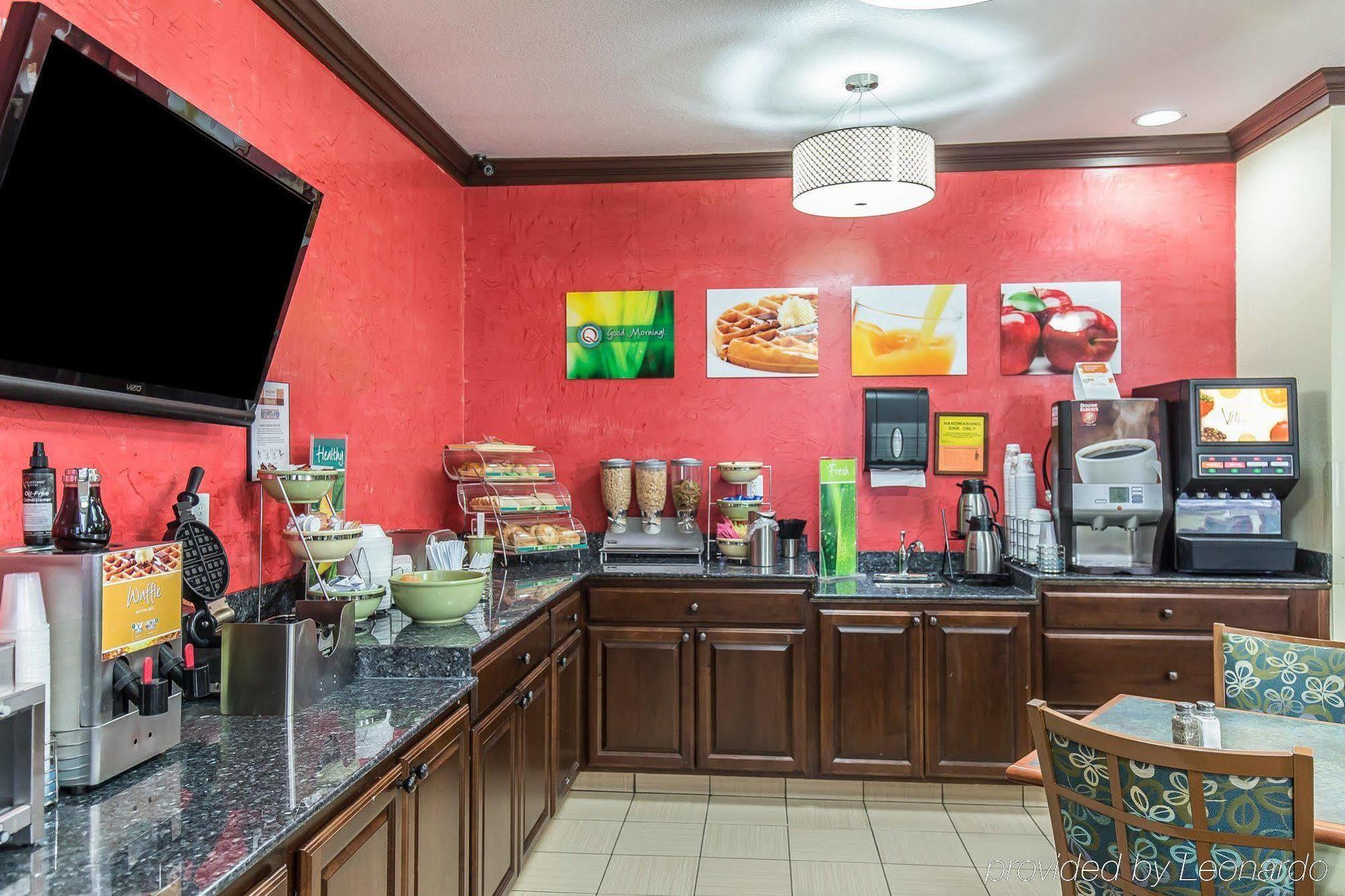 Quality Inn At Collins Road - سيدار رابيدز المظهر الخارجي الصورة